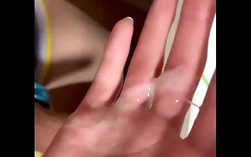 盗撮された！寝ている友達の隣でオナニーする熱いJAV痴女