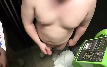 和製JAVクリームパイ〜デブが公衆電話にぶちまける！