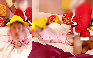 小さなマンコと豊満なサンタの季節だ！独占妊娠プレイ映像！
