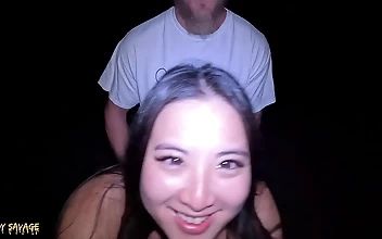 究極の快楽を目撃せよ～ビーチで公開フェラチオとパッシーを食べる