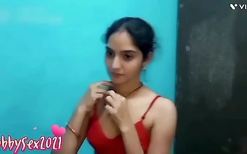 結婚前のインド美女の官能的な喜びを体験しよう