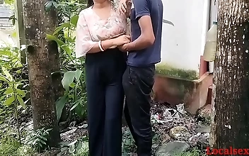 JAV熟女が野外で甘美なデシ女を誘惑する