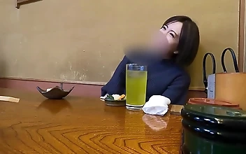 28歳のエステティシャンの隠された欲望と、セックスレスの結婚生活の昼間の顔をご覧あれ！
