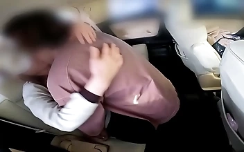 駐車場で不倫妻の中出しを体験～必見のJAV独占配信！