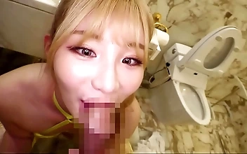 湘南の金髪の女神と欲望を解き放て！彼女の引き締まった曲線美があなたを虜にする水着姿をご覧あれ！