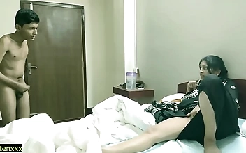 私たちのスタジオへようこそ！ここでは、最もホットなインド人美女と、若いスタッドとの蒸し暑い出会いを特集している！今日は