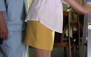 熟女が夫に見られながら見知らぬ男に犯される～独占パート2映像！>></p