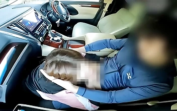 現行犯逮捕～JAV淫乱女が不倫男とのカーセックスで欲情する！