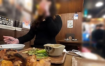 誘惑のご馳走～魅惑の熟女ジェラート店主のセックスキャパデーのJAV特集