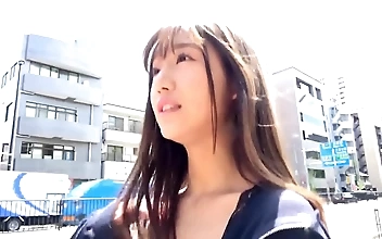 淫らな一面を貴方に解き放って欲しい、二次元オナニー少女あいちゃんを発見する！このJAVビデオでは