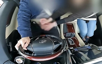 JAV淫乱女の不意打ち手コキで男性乗客は絶頂に達する