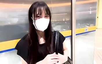 18歳のハナが長身スリムJチャンと初体験！(前編)