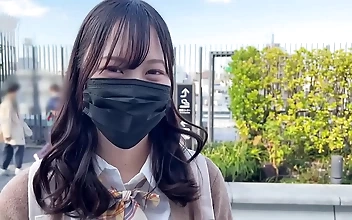 JAV美少女・茜の、控えめな少女からセクシーな淫乱女への変身を体験しよう！