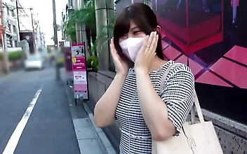 BJに夢中！キラーボディとフェラテクを持つJAV若妻！