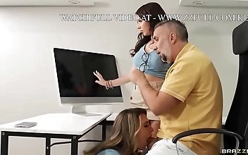 JAV新人エラ・リースとチャーリー・サマーがBrazzersビデオで24時間ファックされる！今すぐストリーミング