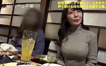 日本の魅惑的な熟女、愛須美音を紹介する！- フル動画配信中