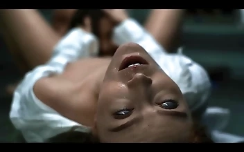 JAV熟女VS心を操るエイリアン寄生虫～興奮のヒナ争奪戦が幕を開ける！