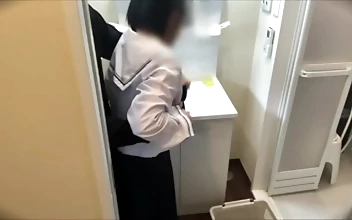 JAVビューティーの朝の日課を公開〜彼女の甘美なライフスタイルを覗く